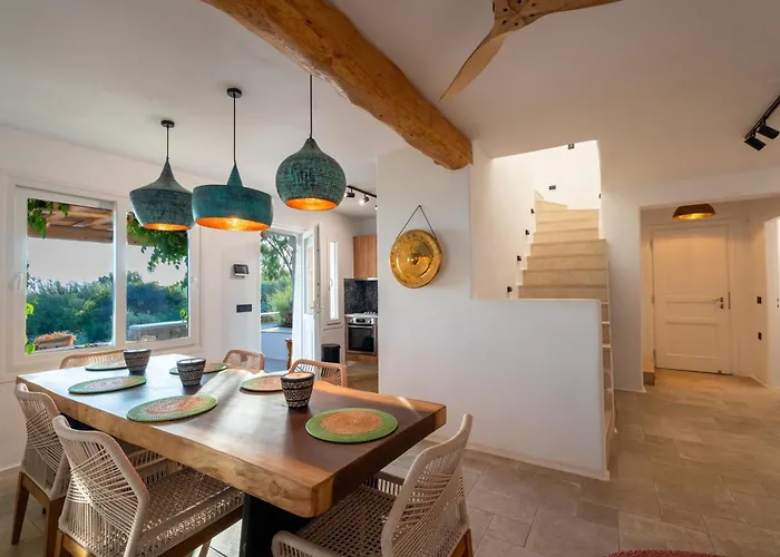 Zina Sunset View St Lazaros 7 1 Bedroom ヴィラ