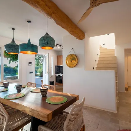 Zina Sunset View St Lazaros 8 Bedrooms Vila